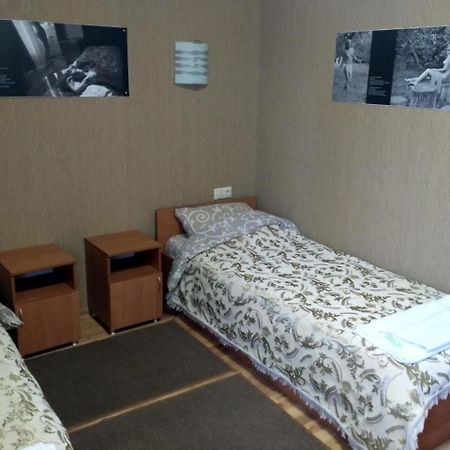 Atlant Hotel Ostroh 外观 照片