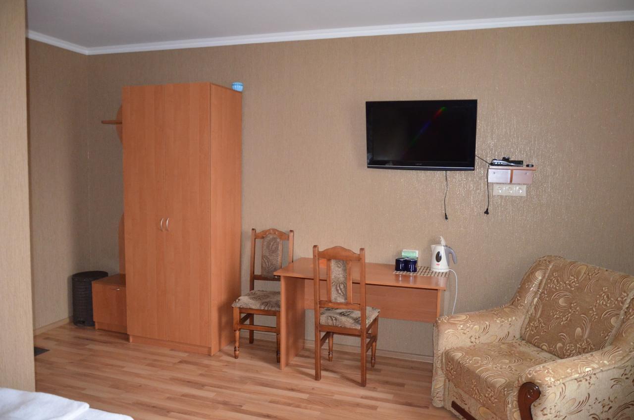 Atlant Hotel Ostroh 外观 照片